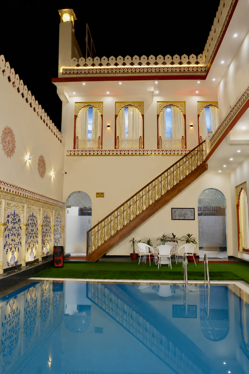 Courtyard seating