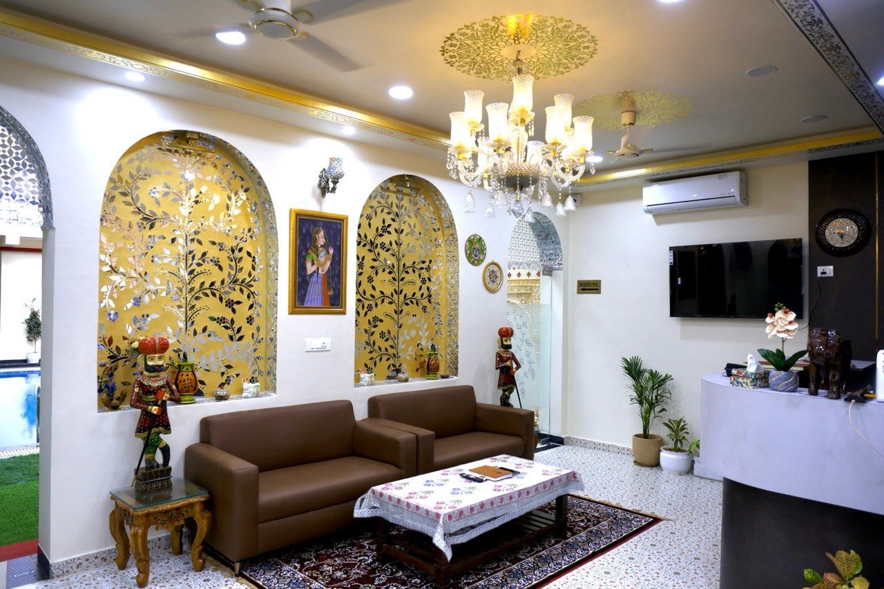 Courtyard lounge