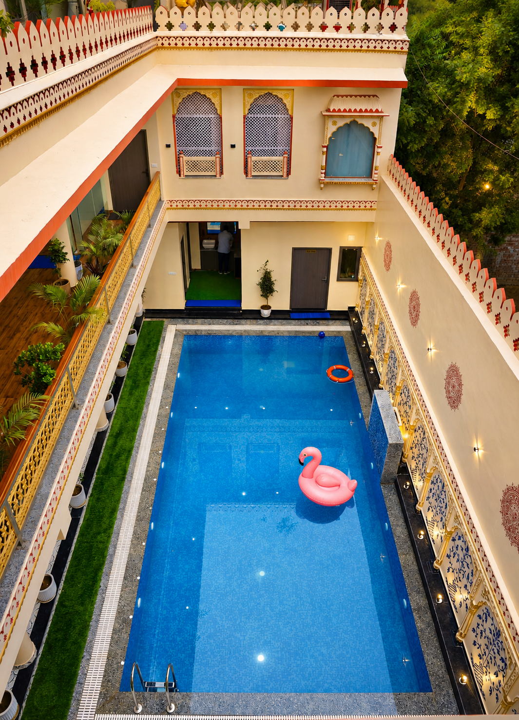 Hotel Cyra Palace swimming pool entrance