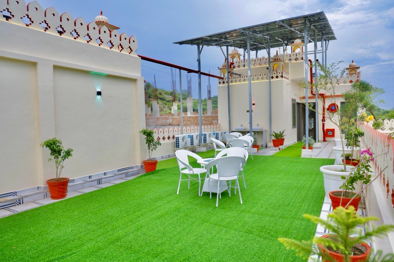 Panoramic rooftop views